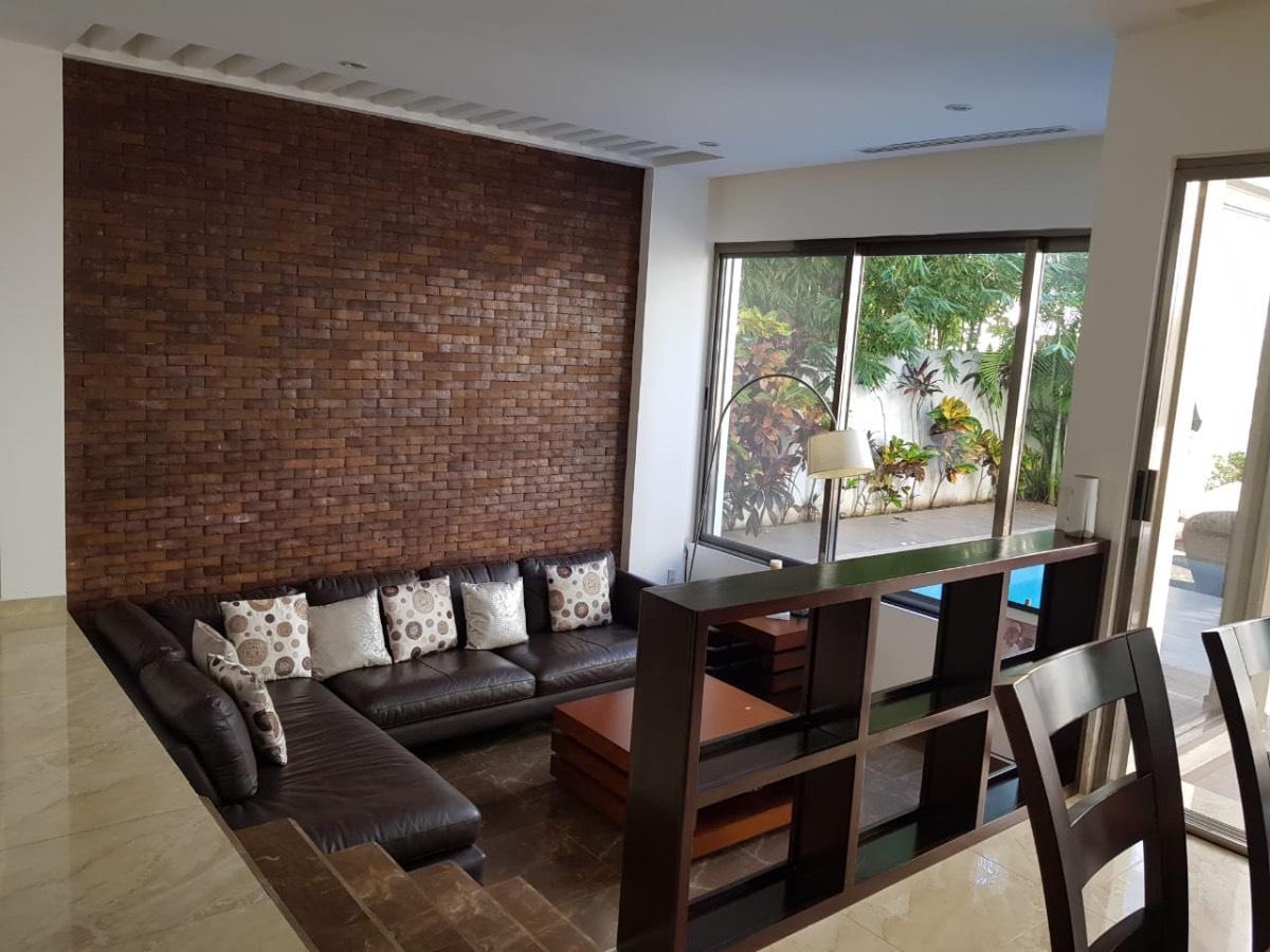 Sala de casa en Residencial Cumbres