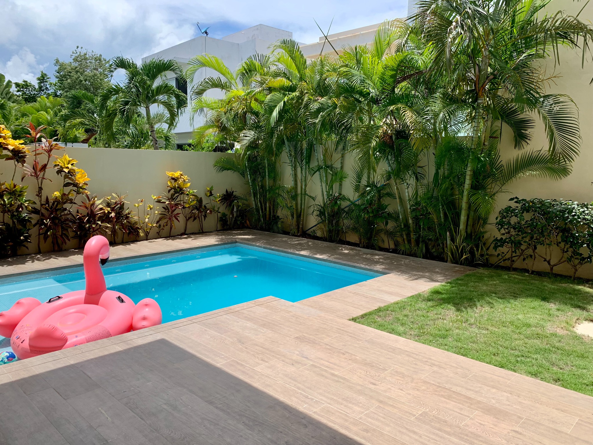Alberca privada de casa en Residencial Cumbres