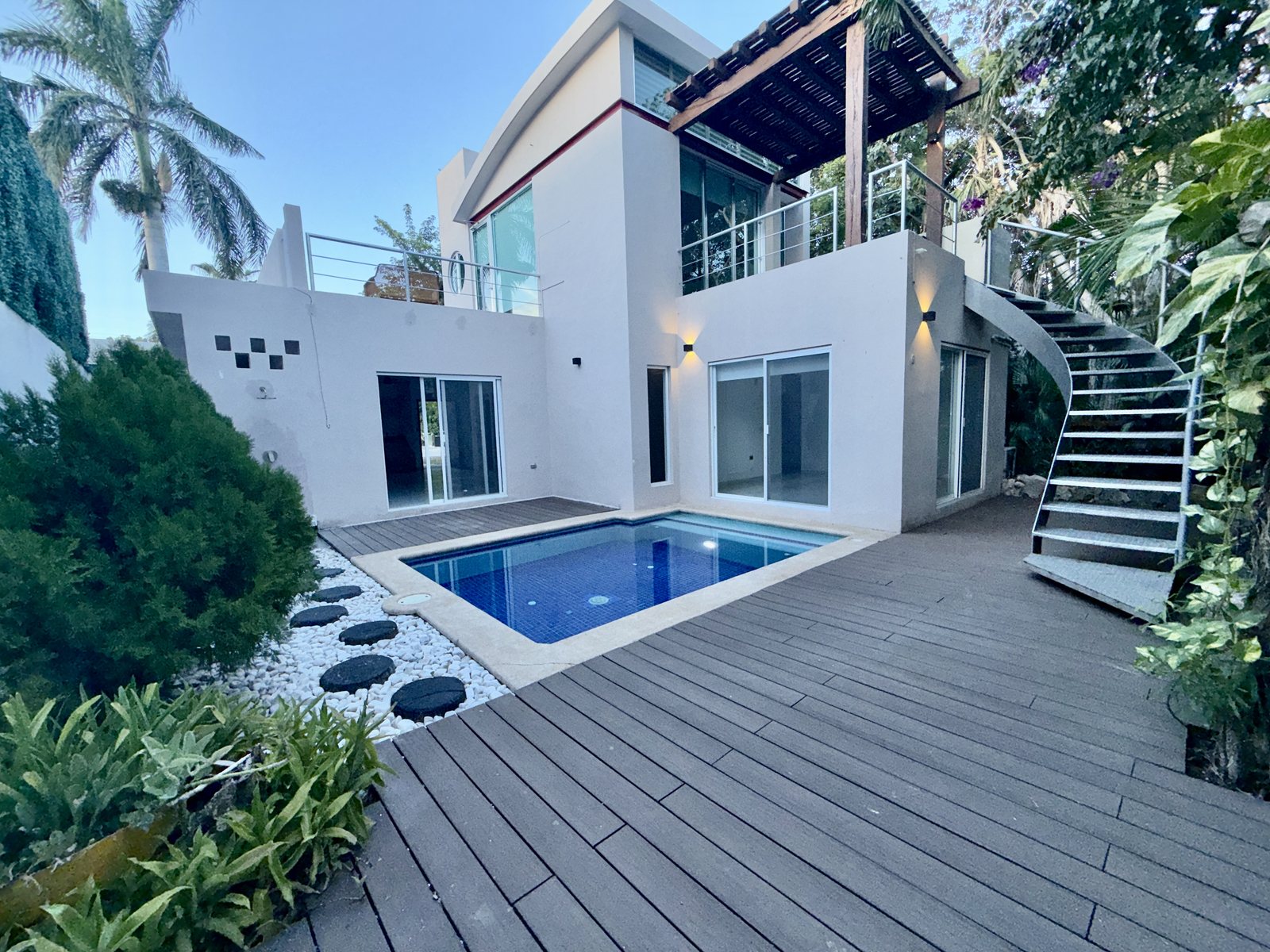 Casa con alberca en renta en Residencial Cumbres